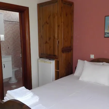 Hotel Prinos Отель *