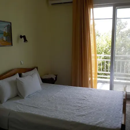 Отель Hotel Prinos *